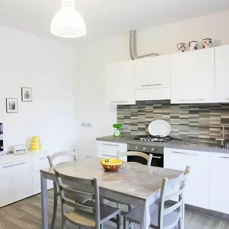 Terrace House, Private Outdoor Area, 250m From Sea *